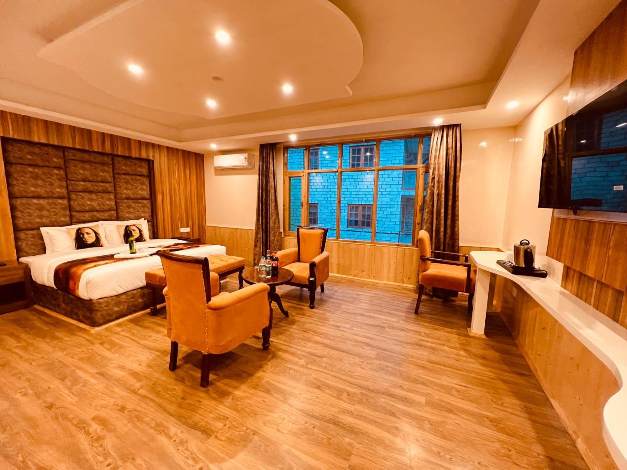 West Western Resort Manali #Neartomallroad #Gym #Lawn #Playingzone #Pooltable #Kidsfriendly #Mountainview #Tabletennis #Familyfriendly #Privateparking エクステリア 写真