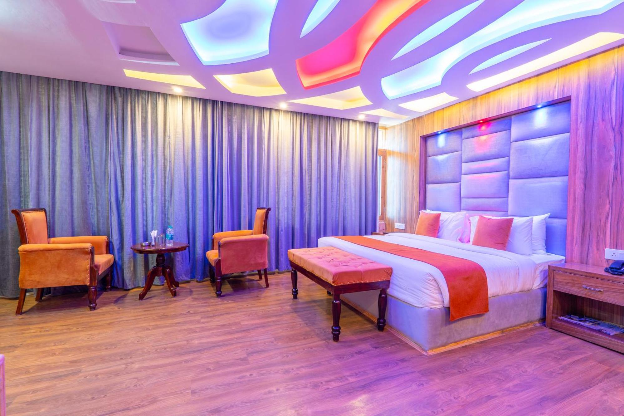 West Western Resort Manali #Neartomallroad #Gym #Lawn #Playingzone #Pooltable #Kidsfriendly #Mountainview #Tabletennis #Familyfriendly #Privateparking エクステリア 写真