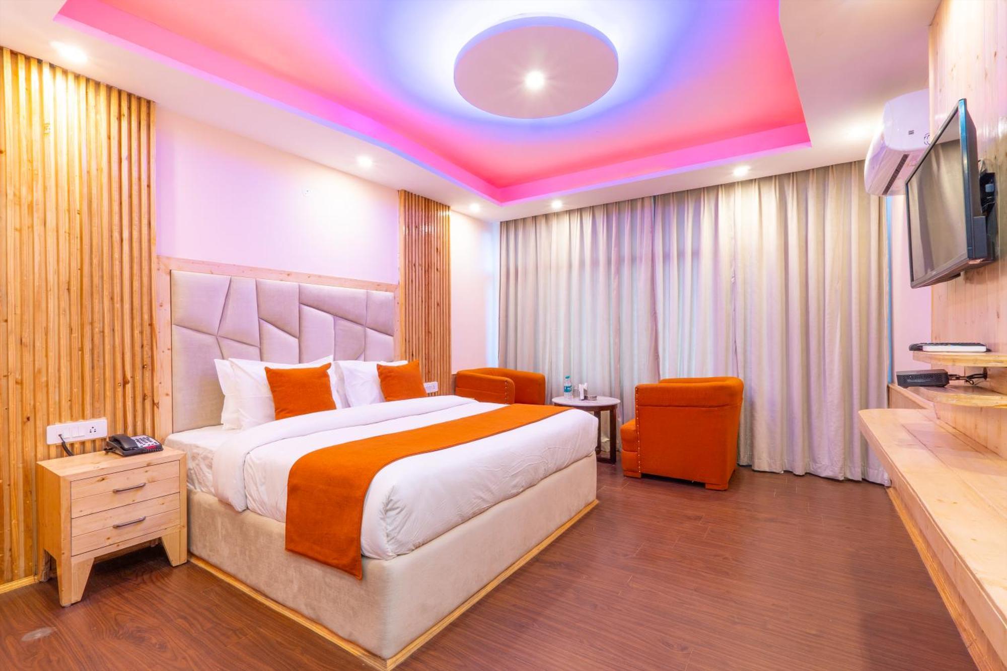 West Western Resort Manali #Neartomallroad #Gym #Lawn #Playingzone #Pooltable #Kidsfriendly #Mountainview #Tabletennis #Familyfriendly #Privateparking エクステリア 写真