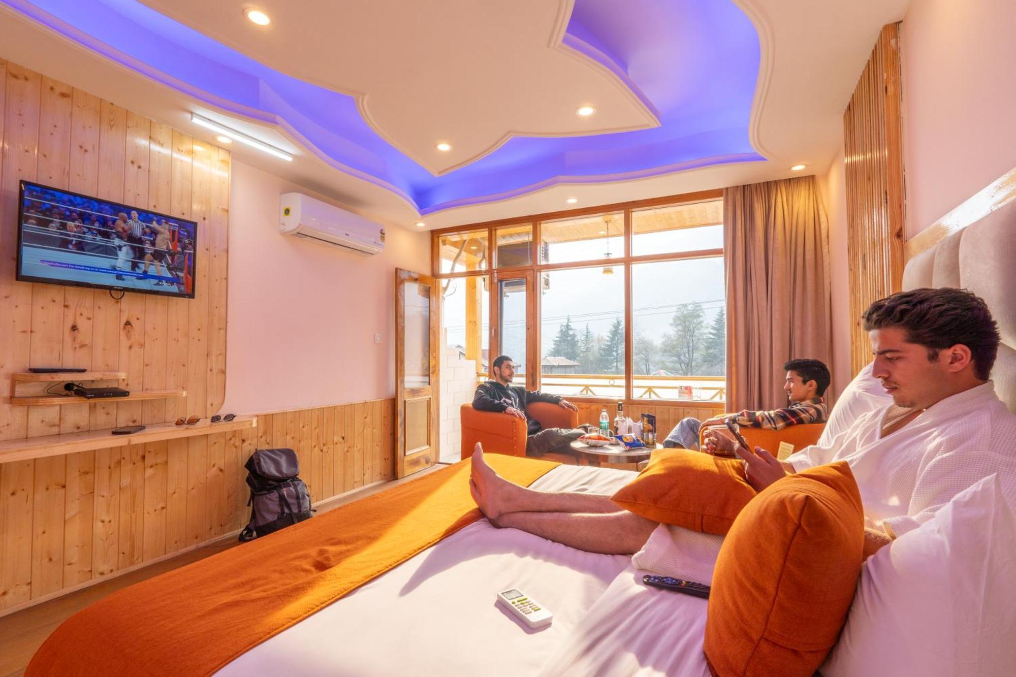 West Western Resort Manali #Neartomallroad #Gym #Lawn #Playingzone #Pooltable #Kidsfriendly #Mountainview #Tabletennis #Familyfriendly #Privateparking エクステリア 写真