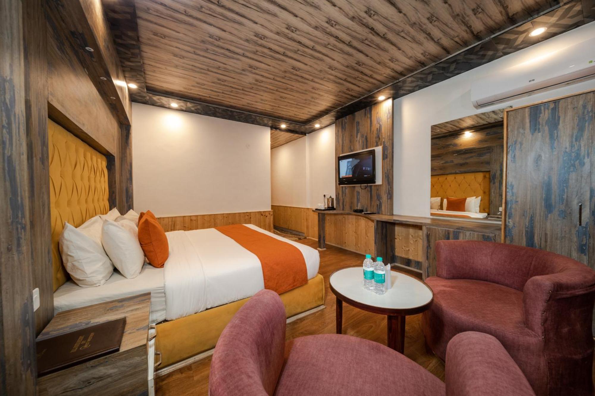West Western Resort Manali #Neartomallroad #Gym #Lawn #Playingzone #Pooltable #Kidsfriendly #Mountainview #Tabletennis #Familyfriendly #Privateparking エクステリア 写真