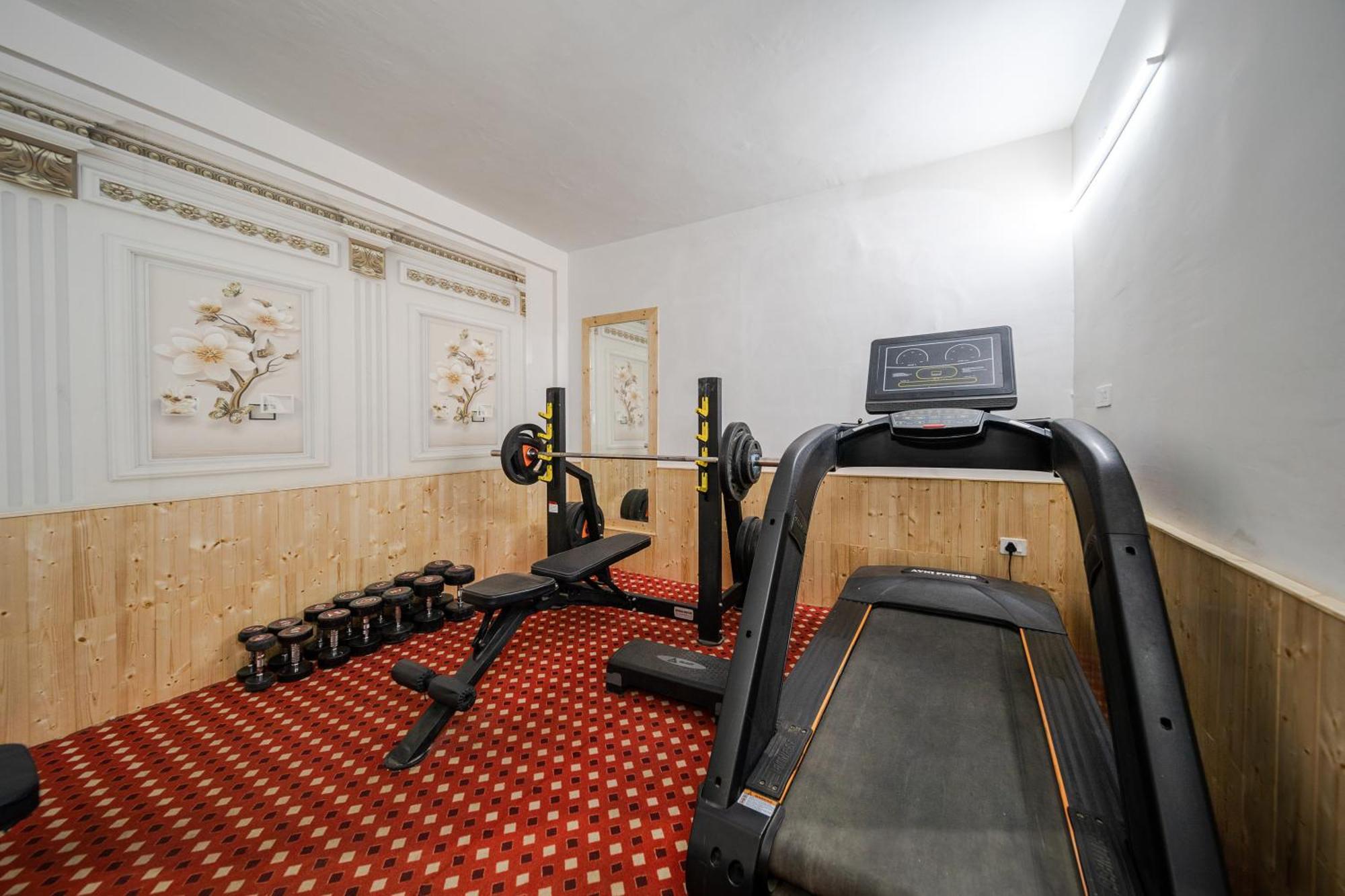 West Western Resort Manali #Neartomallroad #Gym #Lawn #Playingzone #Pooltable #Kidsfriendly #Mountainview #Tabletennis #Familyfriendly #Privateparking エクステリア 写真