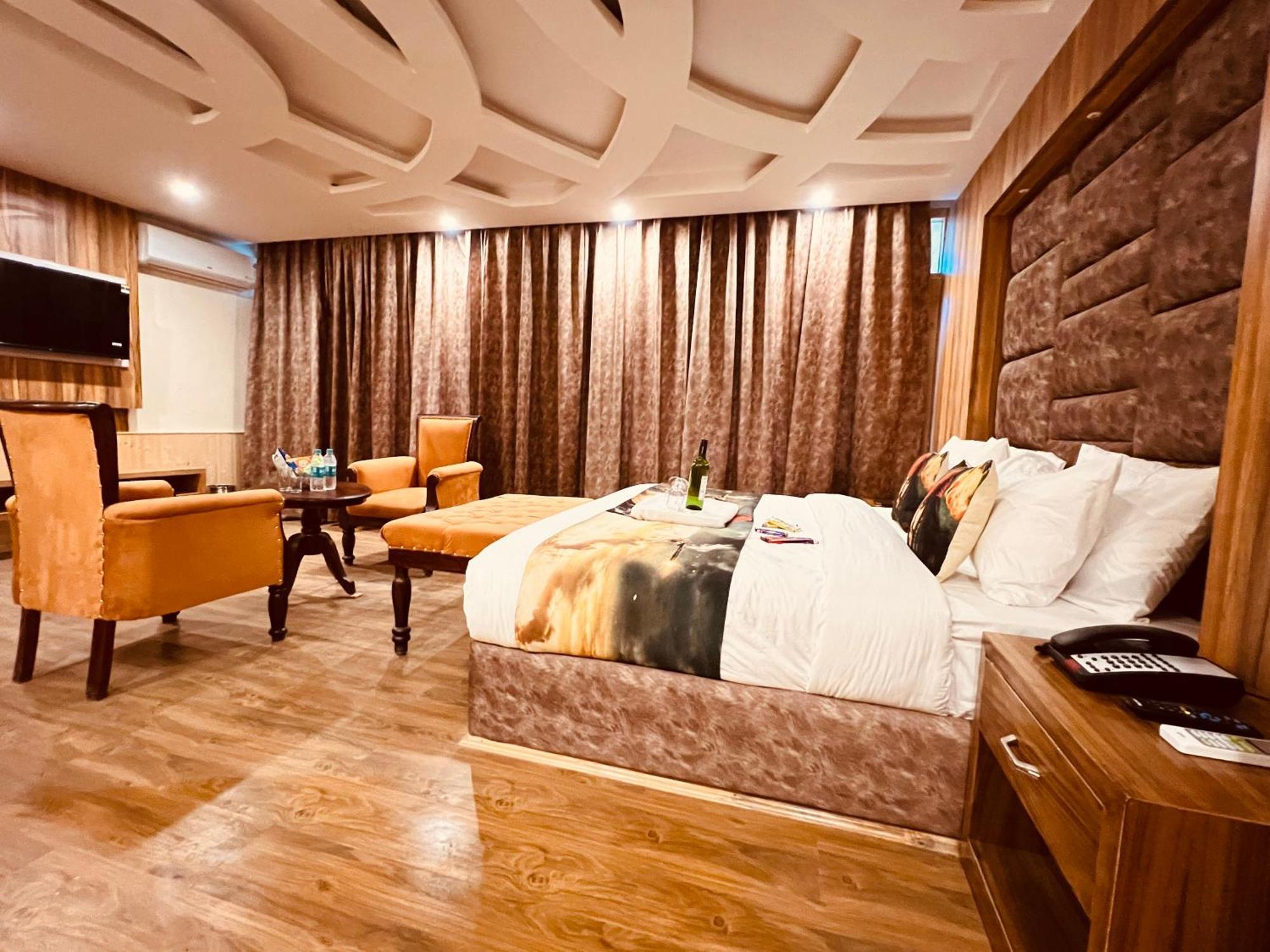 West Western Resort Manali #Neartomallroad #Gym #Lawn #Playingzone #Pooltable #Kidsfriendly #Mountainview #Tabletennis #Familyfriendly #Privateparking エクステリア 写真