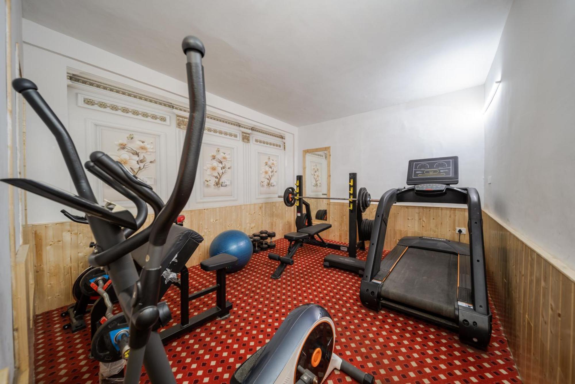 West Western Resort Manali #Neartomallroad #Gym #Lawn #Playingzone #Pooltable #Kidsfriendly #Mountainview #Tabletennis #Familyfriendly #Privateparking エクステリア 写真