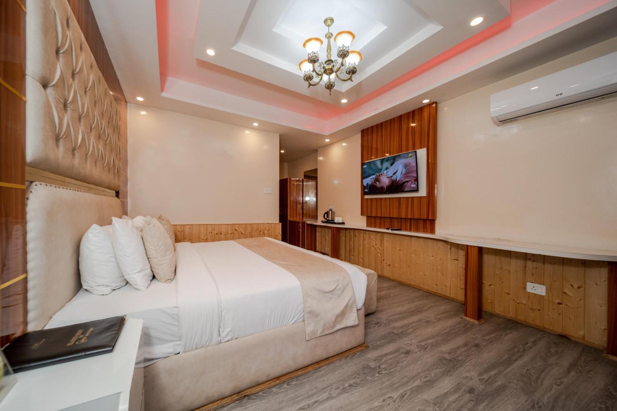 West Western Resort Manali #Neartomallroad #Gym #Lawn #Playingzone #Pooltable #Kidsfriendly #Mountainview #Tabletennis #Familyfriendly #Privateparking エクステリア 写真